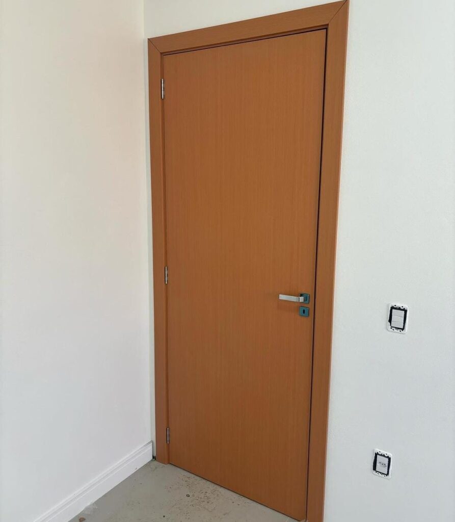 Porta PET Amadeirado